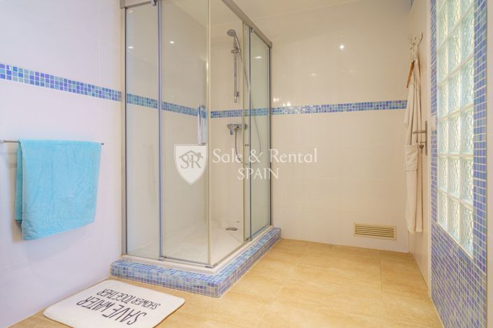 Image No.55-Villa de 5 chambres à vendre à Roses