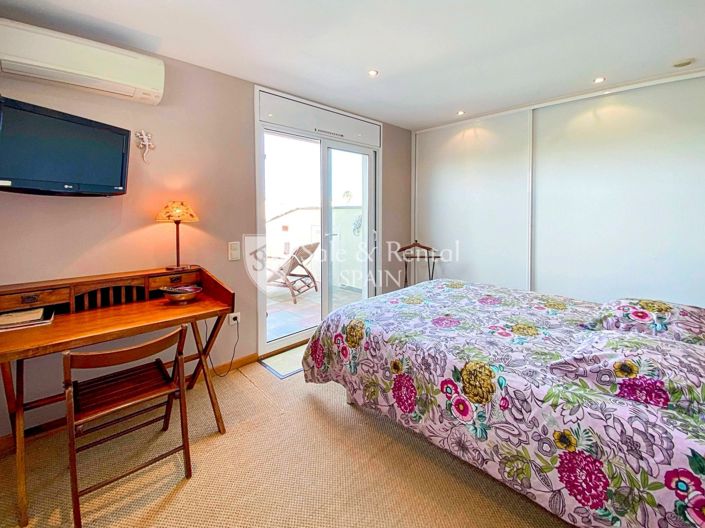 Image No.100-5 Bed Villa for sale