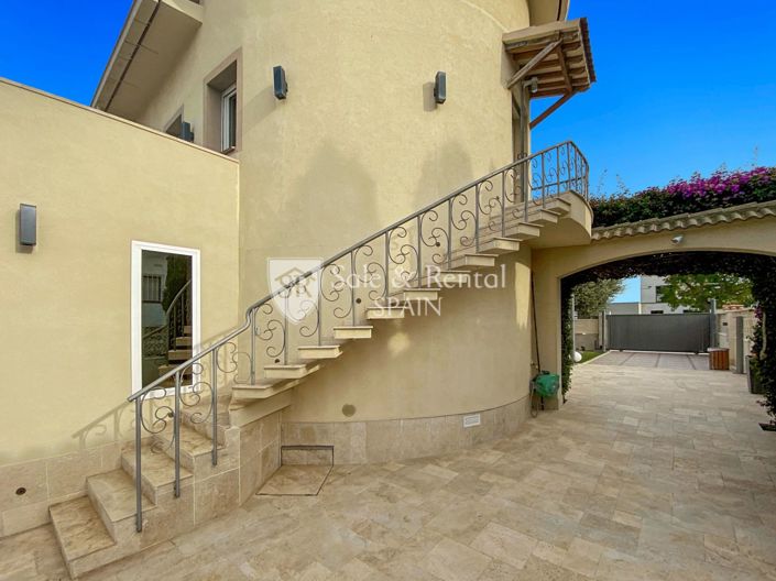 Image No.136-5 Bed Villa for sale