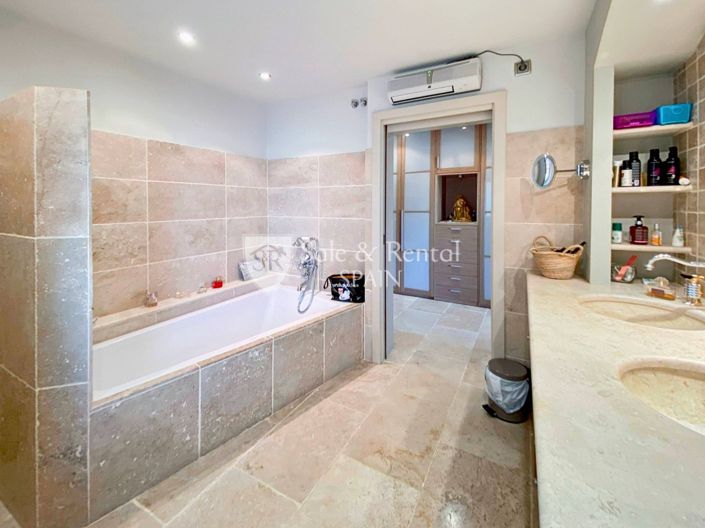 Image No.30-5 Bed Villa for sale