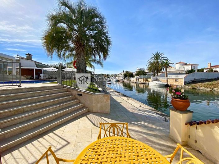 Image No.55-5 Bed Villa for sale