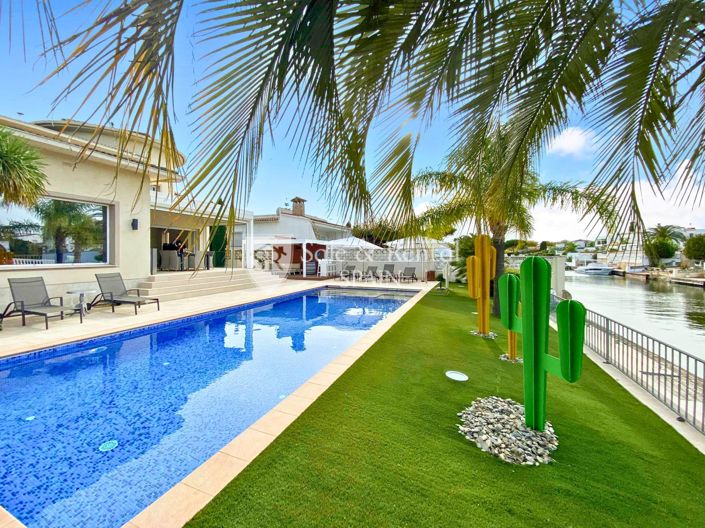 Image No.6-5 Bed Villa for sale