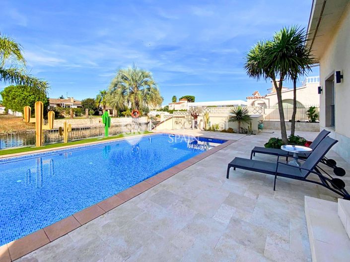 Image No.65-5 Bed Villa for sale