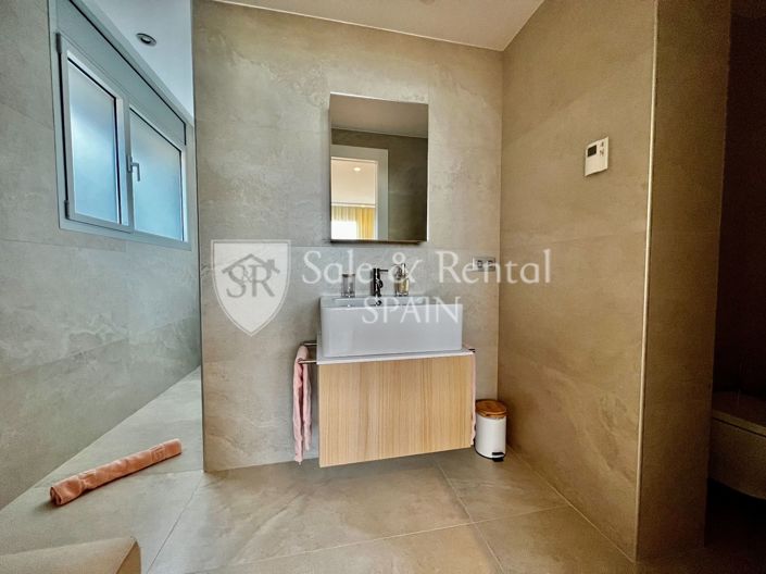 Image No.55-6 Bed Villa for sale