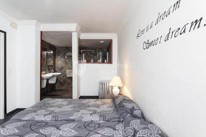 Image No.12-3 Bed Flat for sale