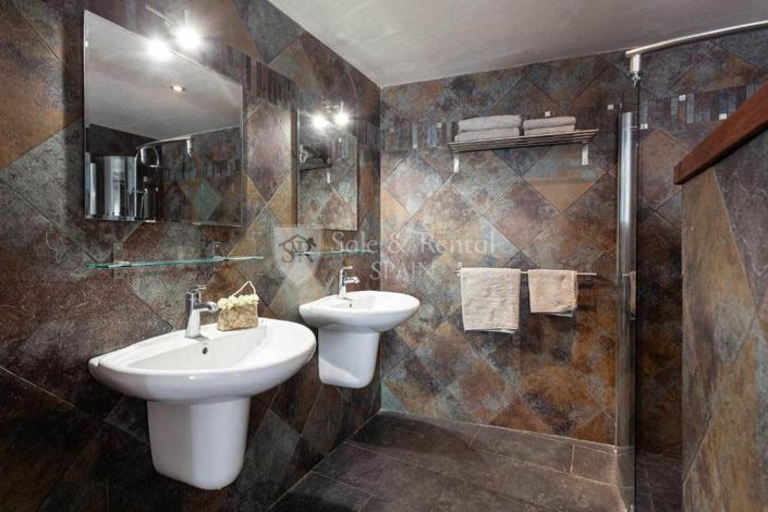 Image No.19-3 Bed Flat for sale