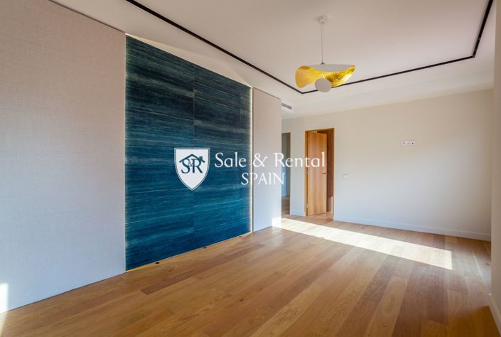 Image No.18-4 Bed Flat for sale