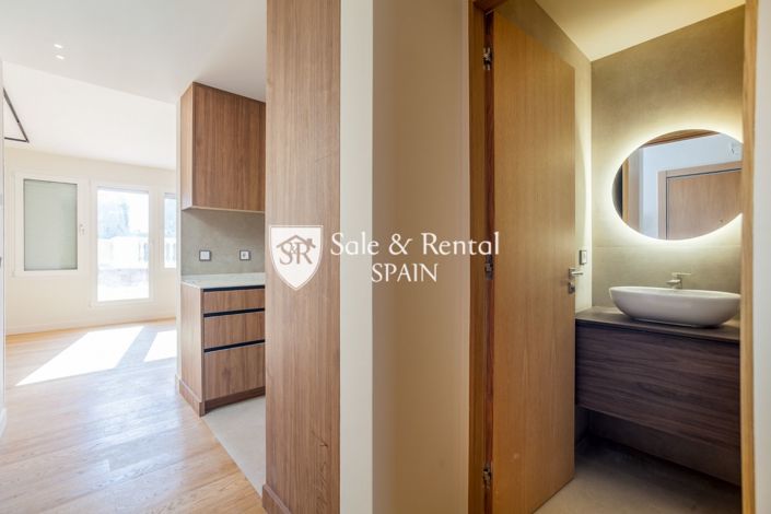 Image No.3-4 Bed Flat for sale