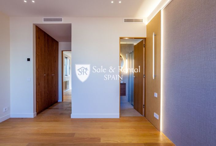 Image No.33-4 Bed Flat for sale