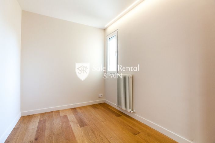 Image No.45-4 Bed Flat for sale