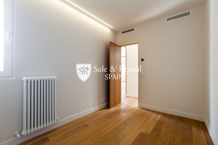 Image No.46-4 Bed Flat for sale