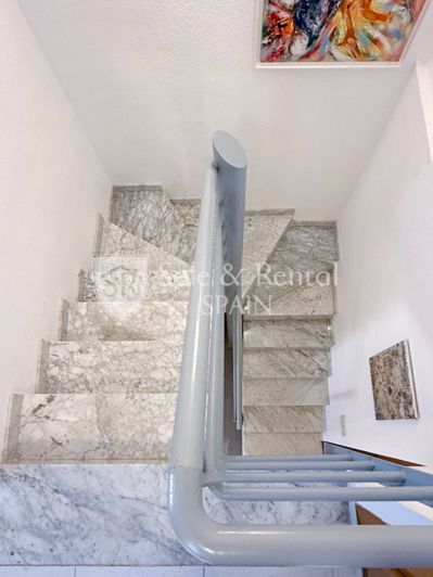 Image No.28-4 Bed Flat for sale