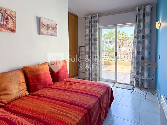 Image No.46-4 Bed Flat for sale