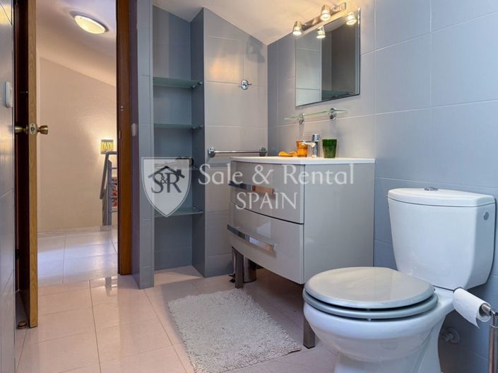 Image No.50-4 Bed Flat for sale