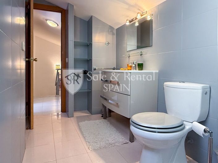 Image No.52-4 Bed Flat for sale