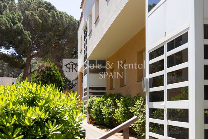 Image No.59-4 Bed Flat for sale