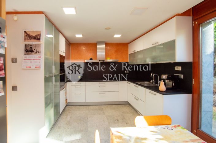 Image No.12-7 Bed Villa for sale