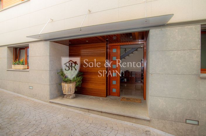 Image No.3-7 Bed Villa for sale