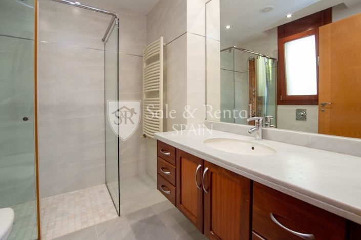 Image No.24-7 Bed Villa for sale