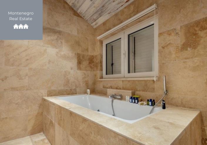 Image No.10-5 Bed Villa for sale