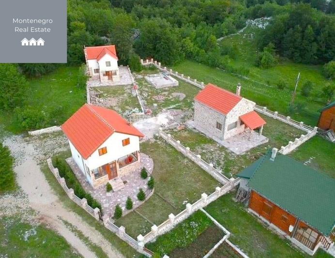 Image No.2-Maison de campagne de 1 chambre à vendre à Herceg Novi