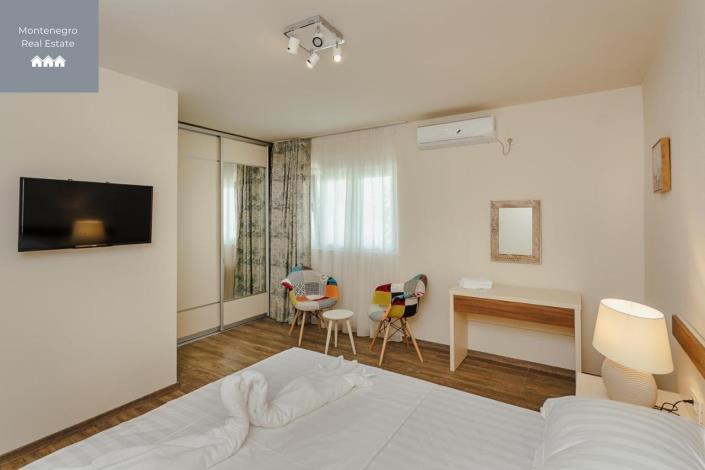 Image No.18-Villa de 11 chambres à vendre à Bijela