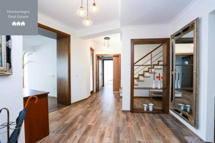 Image No.12-Villa de 5 chambres à vendre à Tivat