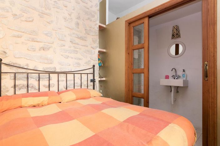 Image No.17-4 Bed Townhouse for sale