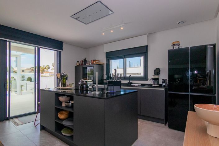 Image No.10-3 Bed Villa for sale