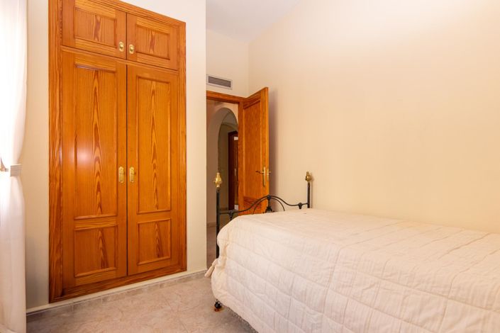 Image No.20-5 Bed Villa for sale