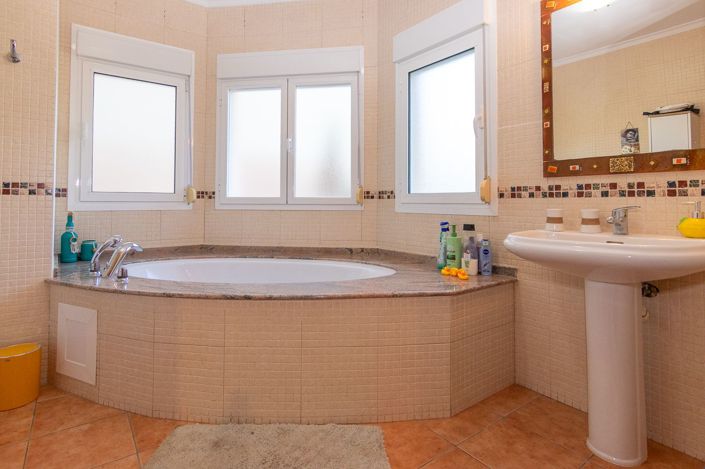 Image No.27-4 Bed Villa for sale