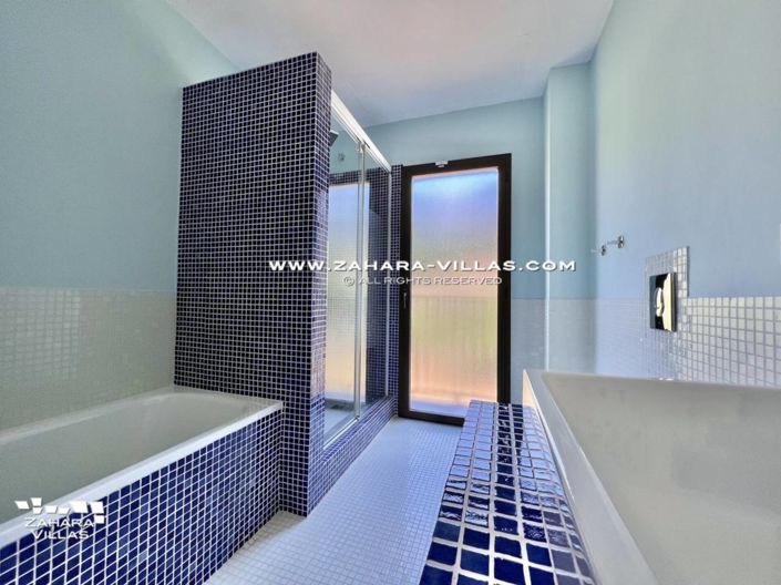 Image No.30-5 Bed Villa for sale