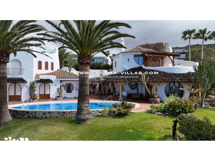 Image No.2-4 Bed Villa for sale