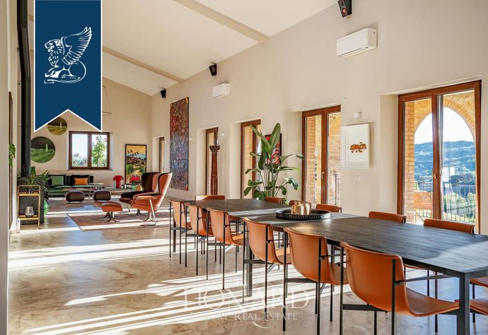 Image No.8-7 Bed Villa for sale