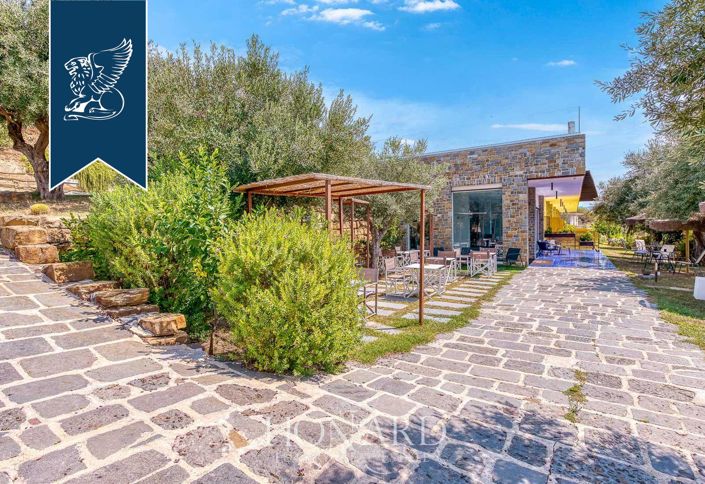 Image No.17-10 Bed Hotel for sale