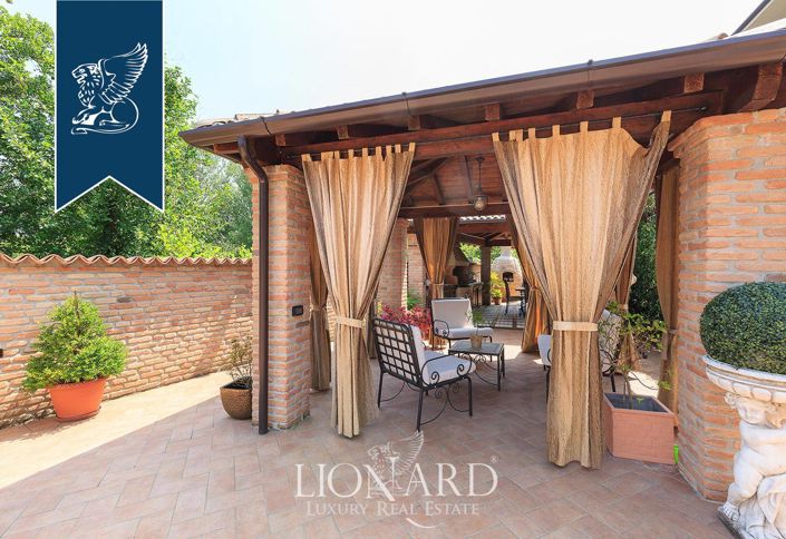 Image No.13-8 Bed Villa for sale