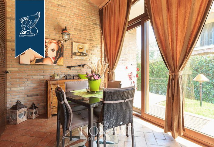 Image No.18-8 Bed Villa for sale