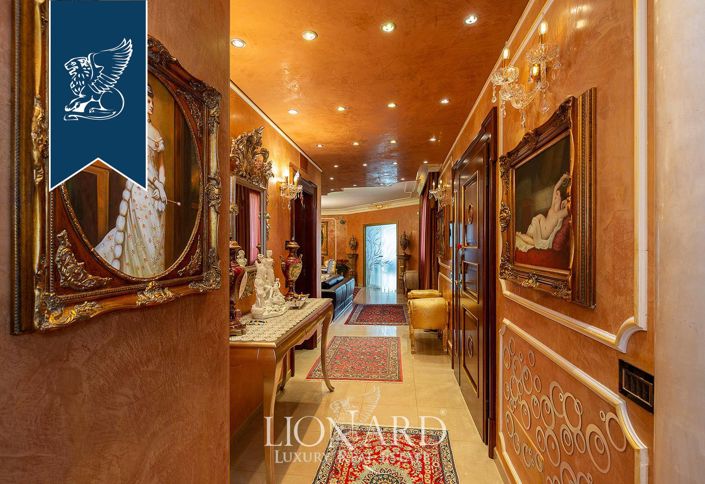 Image No.20-8 Bed Villa for sale