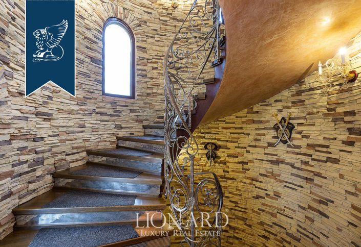 Image No.27-8 Bed Villa for sale