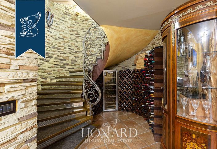 Image No.28-8 Bed Villa for sale