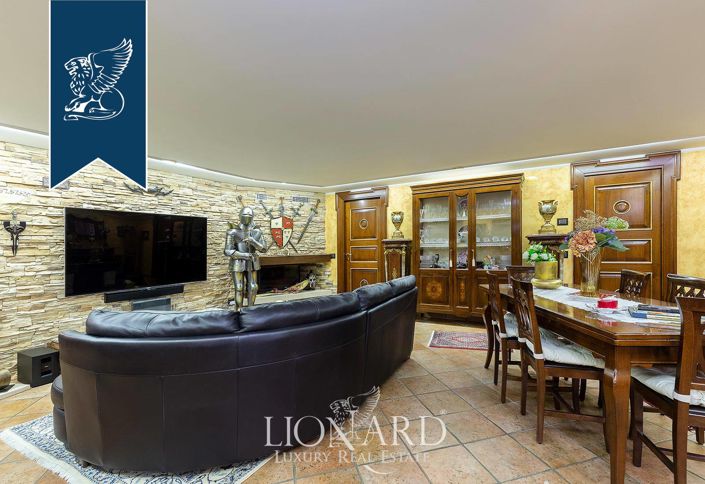 Image No.29-8 Bed Villa for sale