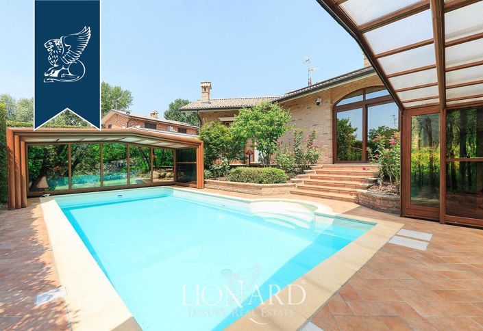 Image No.4-8 Bed Villa for sale