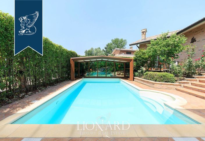 Image No.5-8 Bed Villa for sale