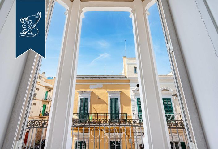 Image No.5-15 Bed Property for sale