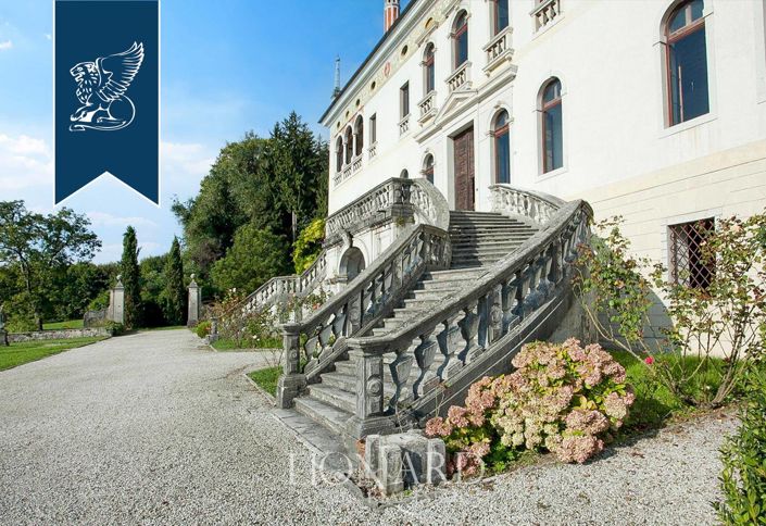 Image No.12-10 Bed Villa for sale