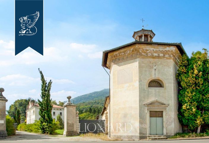 Image No.7-10 Bed Villa for sale