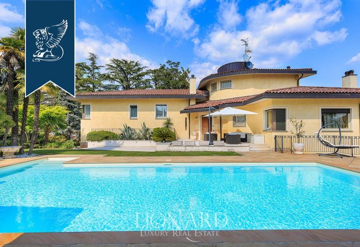 Image No.10-5 Bed Villa for sale