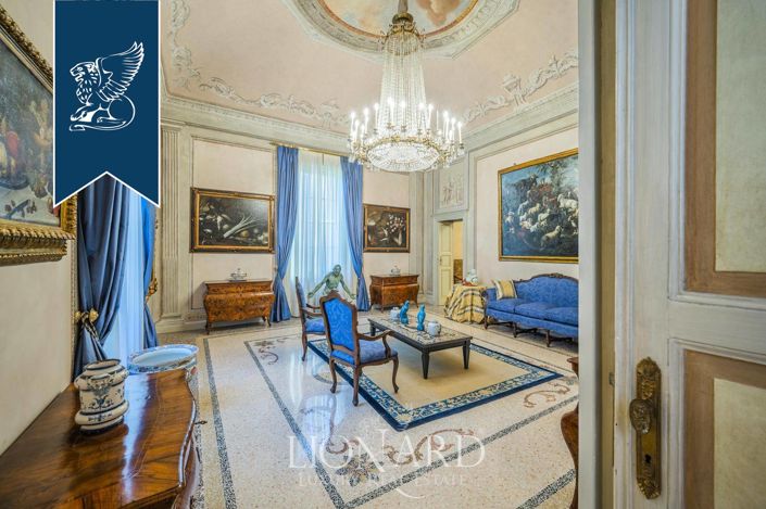 Image No.4-10 Bed Property for sale