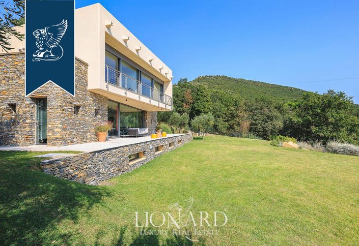 Image No.17-8 Bed Villa for sale