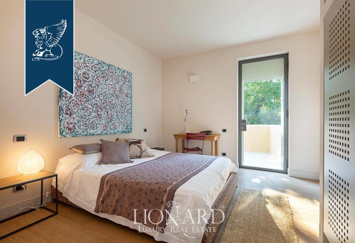 Image No.54-8 Bed Villa for sale